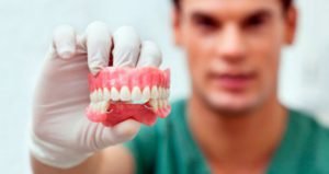¿Quién es el técnico en prótesis dental?